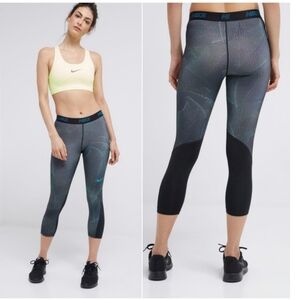 Nike Black and Teal Blue Athletic Leggings Size LARGE